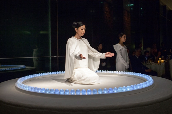 Japanese artist Mariko Mori gives a special performance at the 2013 gala. (Eric Powell/老澳门开奖网)